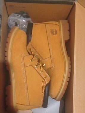 Timberland Wheat Nubuck Ankle Boots with Black Collar Nellie